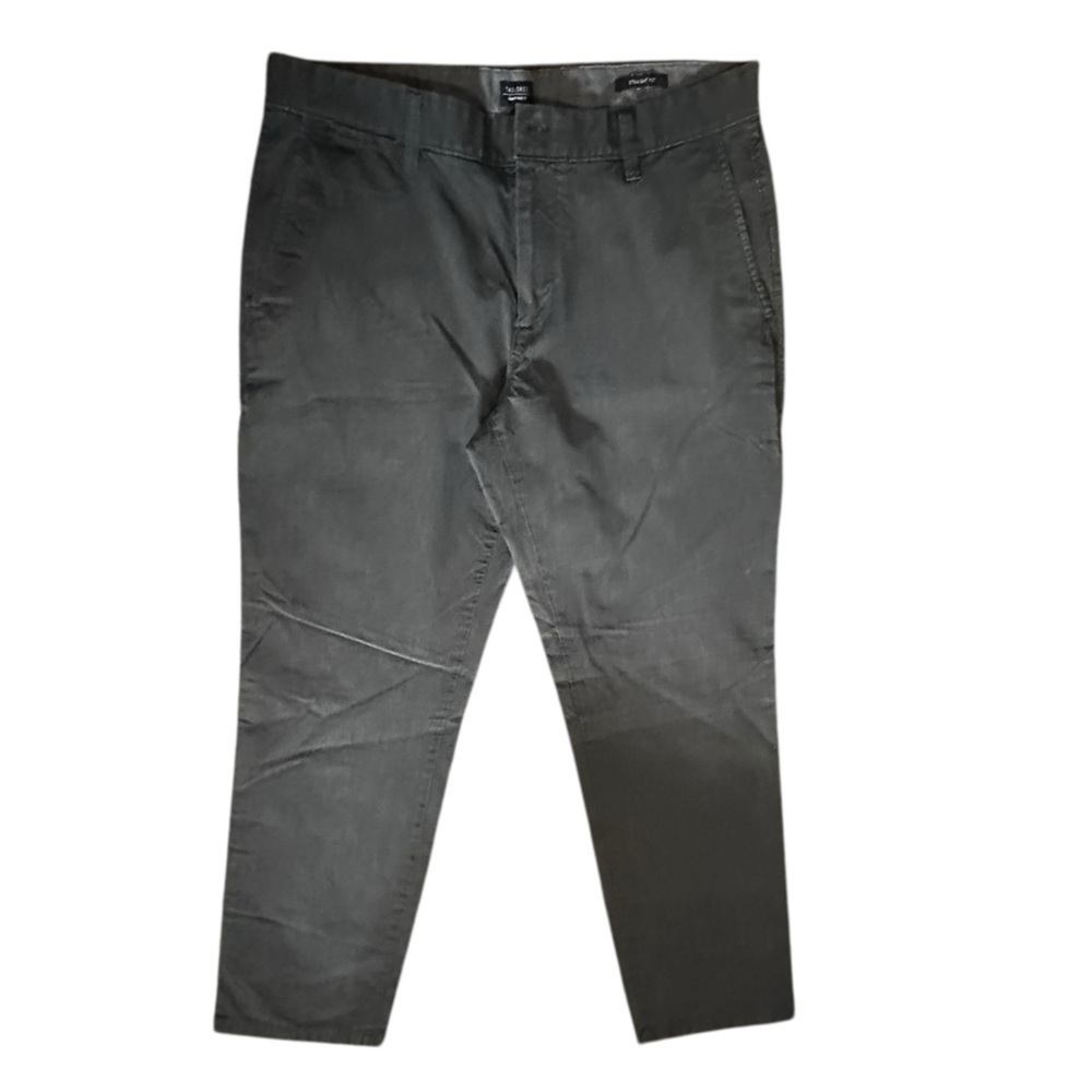 Gap Khakis Tailored size 33 x 32